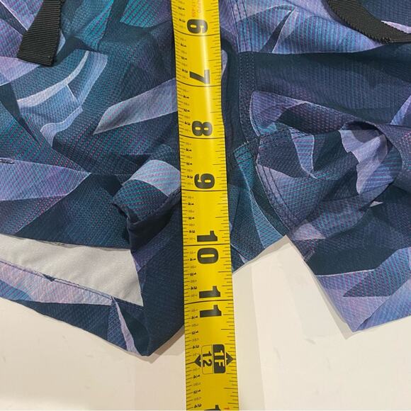 LULULEMON Spring Break Away Short in Pretty Prism Multi Size 2 - Picture 7 of 7